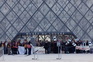 Lunes complicado en la capital francesa. Reuters.