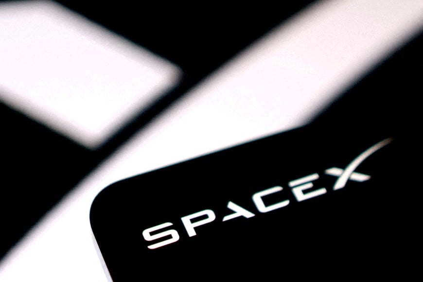 FILE PHOTO: The SpaceX logo in this illustration taken June 11, 2026. REUTERS/Dado Ruvic/Illustration//File Photo