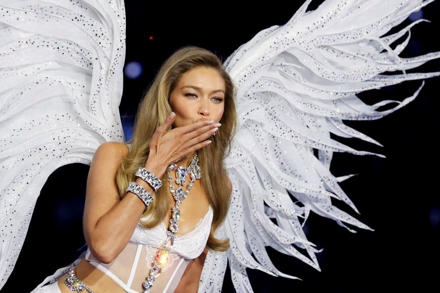 Gigi Hadid gestures as she walks the runway during the Victoria's Secret fashion show at Sony Pictures Studios in Culver City, California, US, October 18, 2026. REUTERS/Mario Anzuoni     TPX IMAGES OF THE DAY