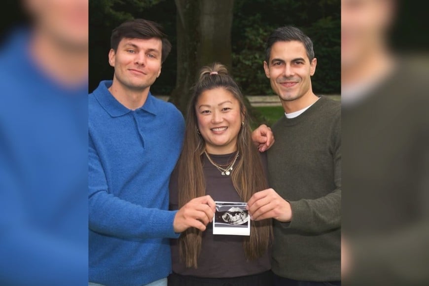 La pareja confirmó que el nacimiento está previsto para 2027 a través de un proceso de gestación subrogada.