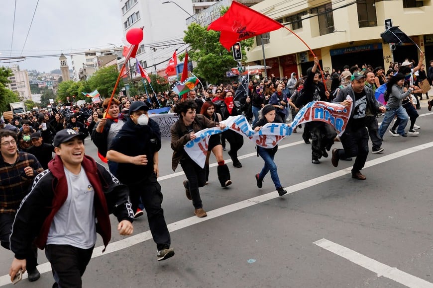 Demonstrators take part in a rally marking the seventh anniversary of the 2019 protests and riots, in Valparaiso, Chile October 18, 2026. REUTERS/Rodrigo Garrido