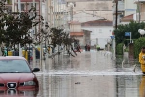 Las lluvias torrenciales anegaron calles y dejaron incomunicadas varias localidades. Foto. EFE