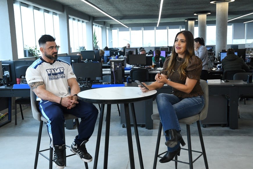 Martínez combina su trabajo como mecánico con una exigente rutina deportiva.
