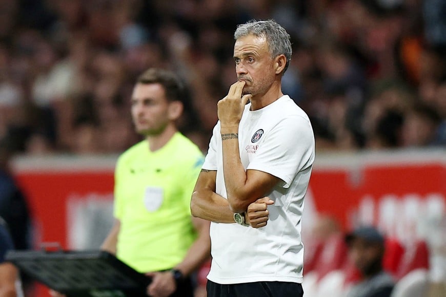 Soccer Football - Ligue 1 - Lille v Paris St Germain - Decathlon Arena Stade Pierre-Mauroy, Villeneuve d'Ascq, France - August 28, 2026
Paris St Germain coach Luis Enrique reacts during the match REUTERS/Abdul Saboor