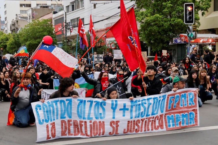 Demonstrators take part in a rally marking the seventh anniversary of the 2019 protests and riots, in Valparaiso, Chile October 18, 2026. REUTERS/Rodrigo Garrido