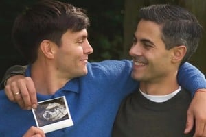 Nicolás Keenan y Rob Jetten anunciaron la llegada de su primer hijo mediante una publicación conjunta.
