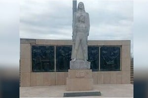 Mumento a la Madre Universal, obra de Wenceslao Sedalacek (1920-1997). Parque Alberdi de Santa Fe.