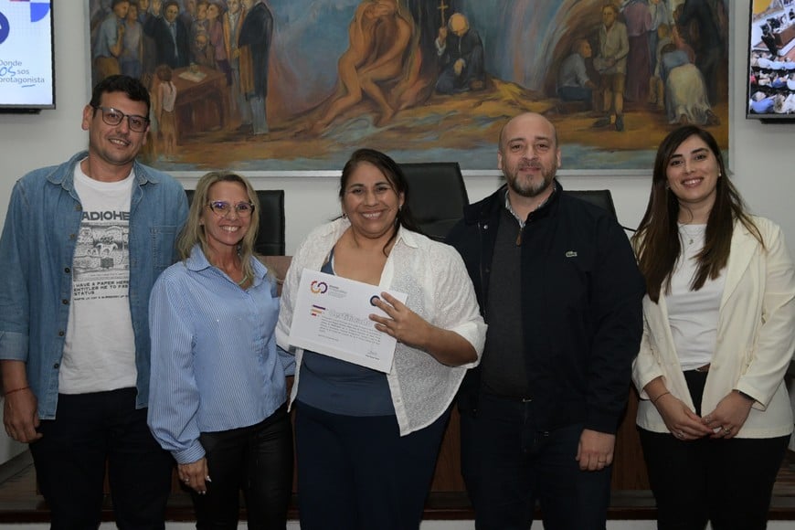 La psicopedagoga Milagros Montero Aldao recibió un certificado del Concejo por haber estado invitada al 1° Congreso de Educación "Docentes Protagonistas". Foto: Manuel Fabatía
