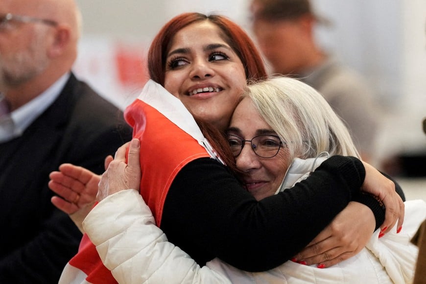 Supporters of the Forever Canadian group, who want Alberta to remain in Canada, react as they watch the results of a non-binding referendum on Alberta sovereignty in Edmonton, Alberta, Canada October 19, 2026. REUTERS/Todd Korol TPX IMAGES OF THE DAY