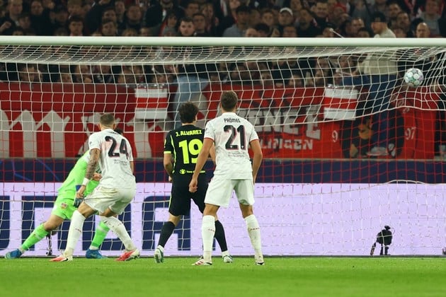 Después de casi un semestre y con la polémica del mercado de pases en el medio, Julián Álvarez volvió a convertir un gol con la camiseta del Atlético Madrid. REUTERS/Kai Pfaffenbach