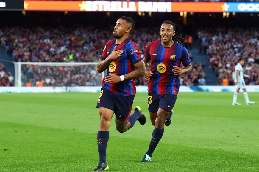 Soccer Football - LaLiga - FC Barcelona v Getafe - Spotify Camp Nou, Barcelona, Spain - October 10, 2026
FC Barcelona's Gabriel Jesus celebrates scoring their second goal with Jules Kounde REUTERS/Albert Gea