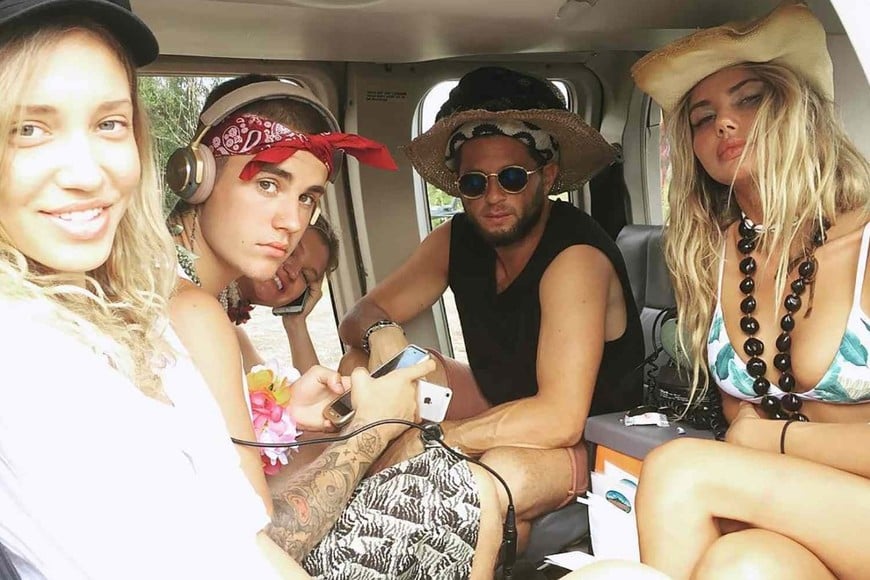 Ray fue fotografiada junto a Justin Bieber en Hawái.