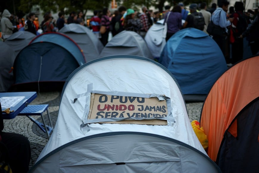 Tents in protest camp Rossio square against house crisis and cost of living, in Lisbon, Portugal, October 19, 2026. REUTERS/Pedro Nunes