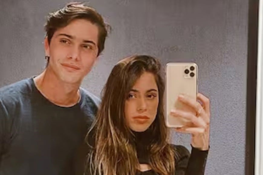 El hermano de la cantante fue abordado por un cronista