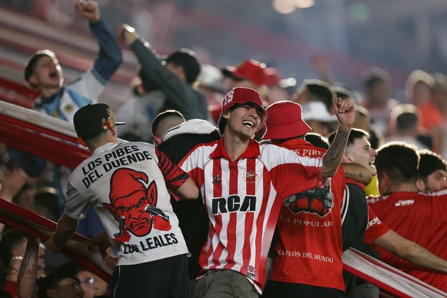 Soccer Football - Copa Libertadores - Semi Final - First Leg - Estudiantes de La Plata v Flamengo - Estadio Jorge Luis Hirschi, La Plata, Argentina - October 15, 2026
Estudiantes de La Plata fans in the stands during the match REUTERS/Agustin Marcarian