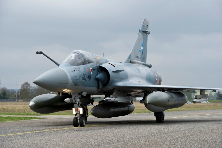 operacion de la ONU odisea al amanecer ataque al regimen de libia estallido social revolucion avion aviones mirage

A French Mirage 2000-5 aircraft, seen in this photo released by ECPAD (French Defence communication and audiovisual production agency), prepares to take off from the Dijon military base on a mission to overfly Libya March 19, 2011. Western air forces, with Arab League approval, went into action in Libya on Saturday to curb attcks by Muammar Gaddafi's forces on the revel stronghold of Benghazi, French President Nicolas Sarkozy said.   REUTERS/ECPAD/SIRPA AIR/Anthony Jeuland (FRANCE  - Tags: MILITARY POLITICS) THIS IMAGE HAS BEEN SUPPLIED BY A THIRD PARTY. IT IS DISTRIBUTED, EXACTLY AS RECEIVED BY REUTERS, AS A SERVICE TO CLIENTS FOR EDITORIAL USE ONLY. NOT FOR SALE FOR MARKETING OR ADVERTISING CAMPAIGNS francia dijon  operacion de la ONU odisea al amanecer ataque al regimen de libia