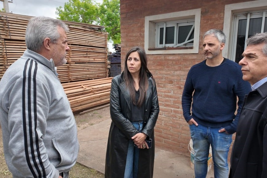 El costo de la energía eléctrica, uno de los temas de la recorrida de Giuliano por el departamento Belgrano