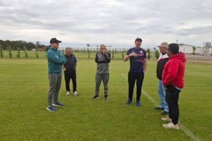 Dirigentes de la AAVF, momentos previos a la acreditación. Gentileza
