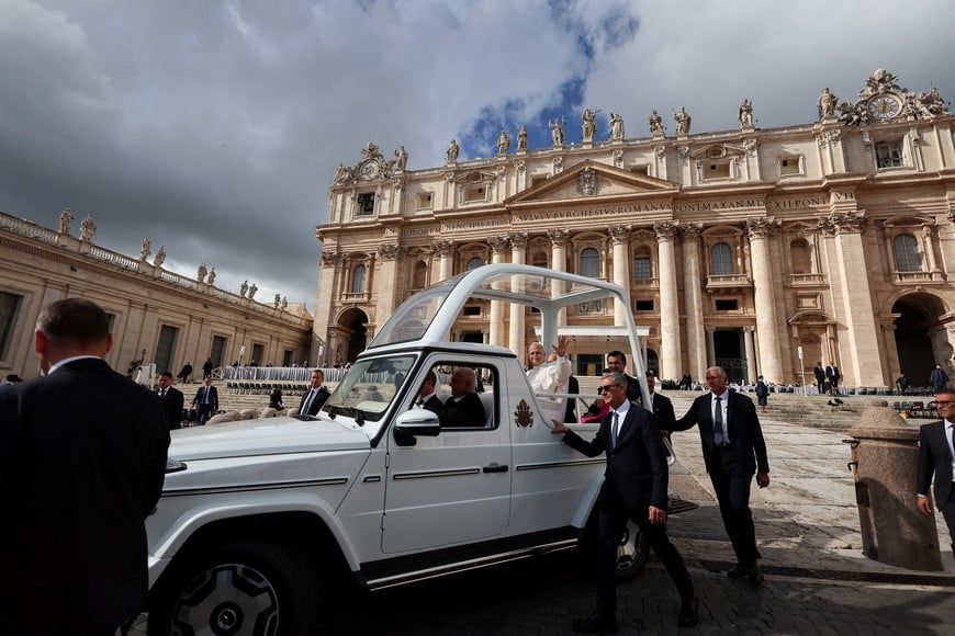 Pope Leo gestures as he travels in the popemobile, after holding his first weekly general audience in St. Peter's Square since cancer surgery, at the Vatican, October 21, 2026. REUTERS/Yara Nardi TPX IMAGES OF THE DAY