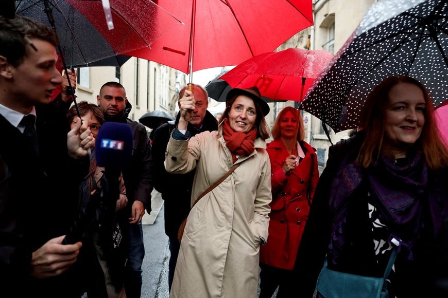 Sophie Binet, leader of the French General Confederation of Labour (CGT) union, and members of the unions' delegations arrive for a meeting between the French Prime Minister and leaders of major employee unions at the Hotel Matignon in Paris, France, September 24, 2025. REUTERS/Benoit Tessier     TPX IMAGES OF THE DAY
