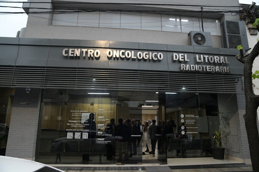 El frente de la sede del Centro Oncológico del Litoral, donde se llevó a cabo la presentación de la nueva tecnología de radioterapia.
