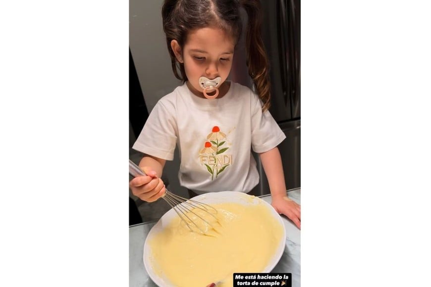 Sarah Burlando preparó la torta de su mamá