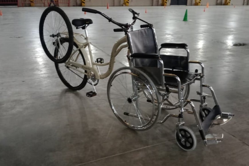 La Escuela Técnica Belgrano presentó una propuesta que permite acoplar una bicicleta a una silla de ruedas para favorecer la movilidad inclusiva.