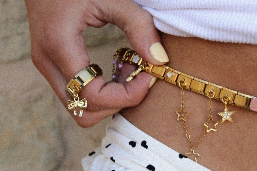 Los pequeños colgantes permiten renovar los accesorios de uso diario.