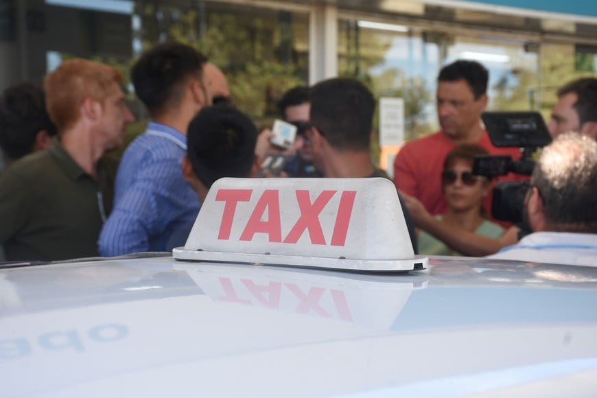 Los taxistas aseguran que tienen que abandonar sus chapas debido a los altos costos y la baja rentabilidad. Archivo.
