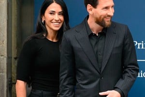 La pareja rosarina llegó a España en un viaje fugaz.