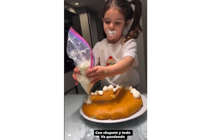 Sarah Burlando preparó y decoró la torta de Barby Franco