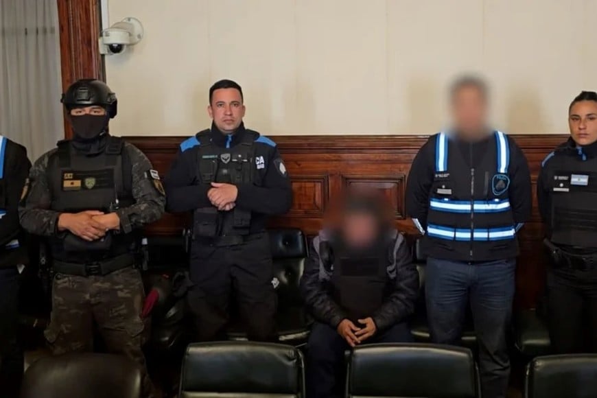 Las autoridades revisaron sus antecedentes penales antes de concretar la medida migratoria.