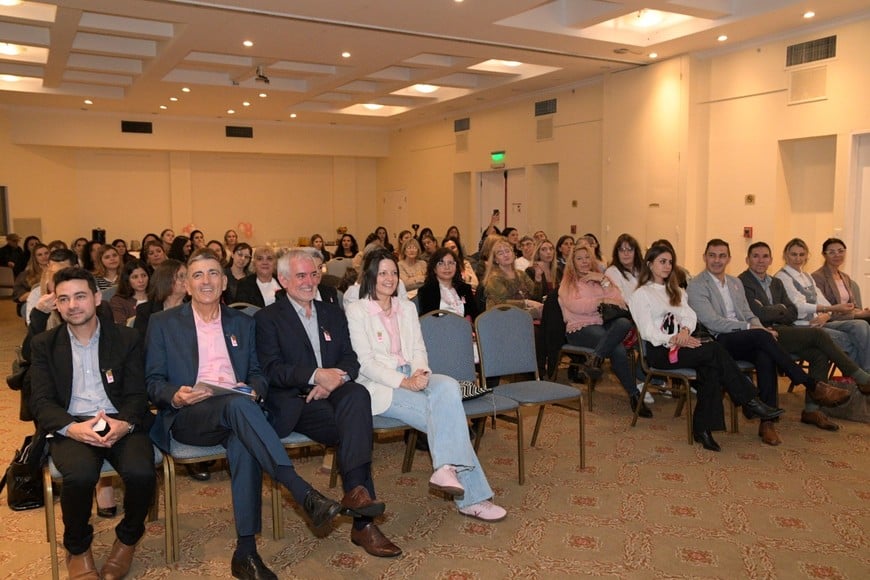 Prevención Salud reforzó en Santa Fe la importancia de prevenir el cáncer de mama durante todo el año. Foto: Manuel Fabatía