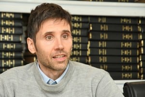 Emiliano Libman participó de una jornada sobre endeudamiento familiar organizado por la diputada Gisel Maghmud. Crédito: Flavio Raina.