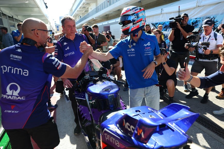 Formula One F1 - United States Grand Prix - Circuit of the Americas, Austin, Texas, U.S. - October 22, 2026
Alpine's Franco Colapinto alongside a MotoGP bike ahead of the race weekend REUTERS/Mike Segar