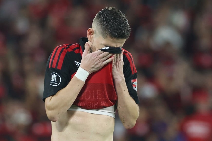 Soccer Football - Copa Libertadores - Semi Final - Second Leg - Flamengo v Estudiantes La Plata - Estadio Maracana, Rio Janeiro, Brazil - October 22, 2026
Flamengo's Jorginho reacts after having his penalty saved by Estudiantes de La Plata's Fernando Muslera REUTERS/Sergio Moraes