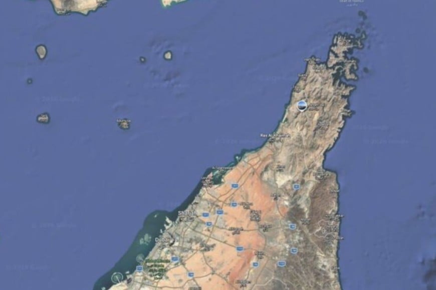 El derrame llegó a la costa este viernes, aunque se había detectado el lunes.