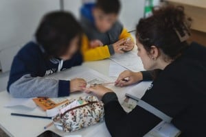 Estudiantes avanzadas de Fonoaudiología de la Universidad Católica de Santa Fe participan en talleres de lenguaje destinados a alumnos de primero y sexto grado de escuelas de la ciudad. Crédito: Gentileza UCSF