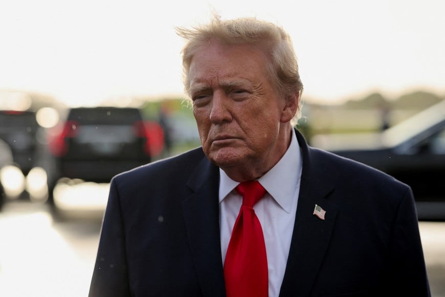 US President Donald Trump speaks to the media after disembarking Air Force One at President Donald J. Trump International Airport in West Palm Beach, Florida, US, October 23, 2026. REUTERS/Umit Bektas