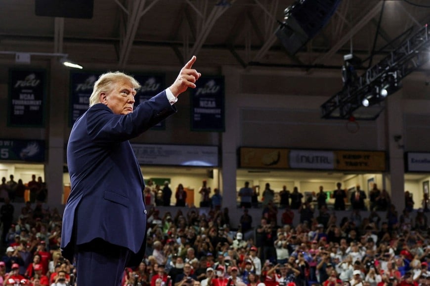 US President Donald Trump points a finger as he speaks during a rally at Florida Gulf Coast University's Alico Arena ahead of the midterm elections, in Fort Myers, Florida, US, October 23, 2026. REUTERS/Umit Bektas