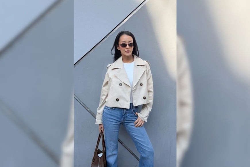 Del pantalón sastrero al denim, distintas prendas se adaptan a este abrigo versátil.