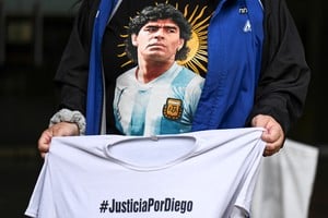 Di Spagna llegó al segundo juicio por la muerte de Maradona acusado de homicidio culposo.