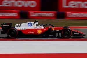 Lewis Hamilton marcó el mejor tiempo del último entrenamiento en Austin y mantuvo a Ferrari al frente antes de la clasificación del Gran Premio de Estados Unidos. Reuters/Jerome Miron