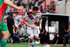 Patronato perdió 2 a 0 ante Agropecuario por la Primera Nacional con goles de Vega y Aranda en Paraná, y quedó en una situación crítica con el descenso.