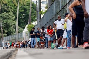 La Justicia prorrogó hasta las 19 el balotaje entre Lula y Flávio Bolsonaro tras problemas de transporte y temporales en distintos estados. Foto: REUTERS / Rafael Martins.