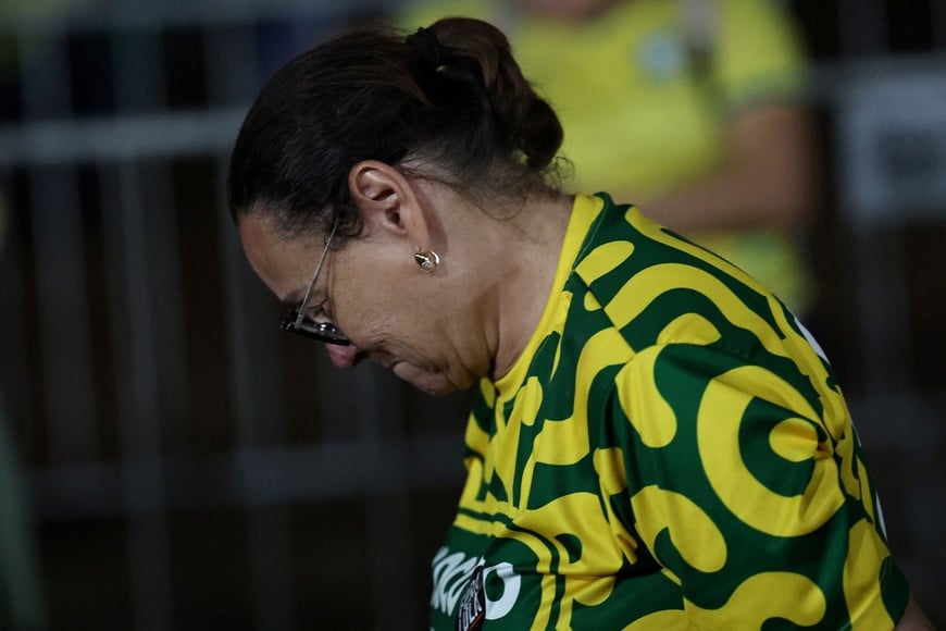 A supporter of Brazil's presidential candidate Flavio Bolsonaro of the Liberal Party (PL) reacts after the preliminary results of the presidential runoff election, Brazil, October 25, 2026. REUTERS/Mateus Bonomi