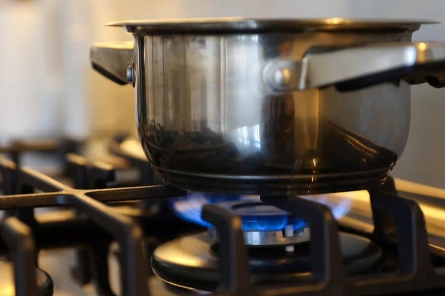 El recargo del 7,5% sobre el consumo de gas natural se aplicará a hogares, comercios e industrias de todo el país.