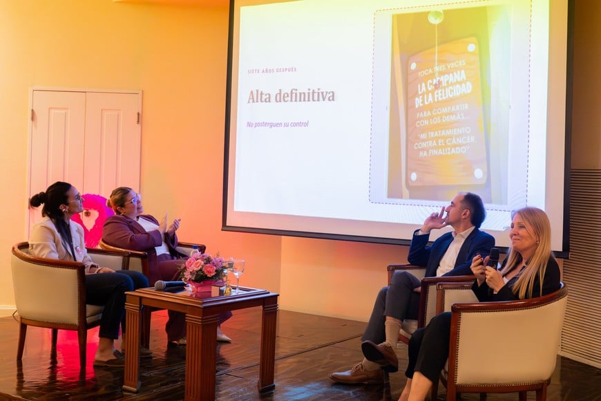 Dra. Eloísa Luciani, Lic. Laura Feresín, Dr. Lisandro Benítez Gil y Leticia Landazuru, de Chicas Pink Santa Fe.