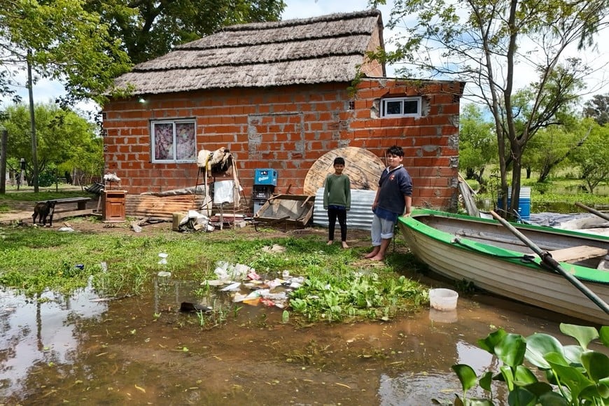 La gurizada vive por primera vez la inundación de su vivienda. Fernando Nicola.