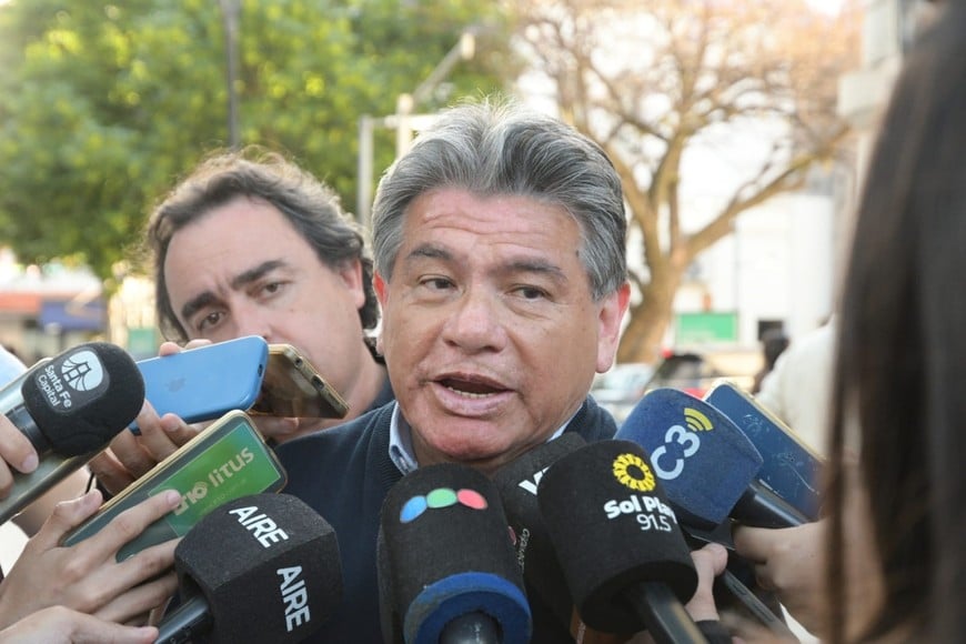 “Esta crecida del río Paraná ya se está manifestando en distintos lugares, primero al norte, con Florencia, Reconquista, Las Toscas, y esta onda de crecida va a ir descendiendo progresivamente", dijo Escaladillo. Foto: Manuel Fabatía
